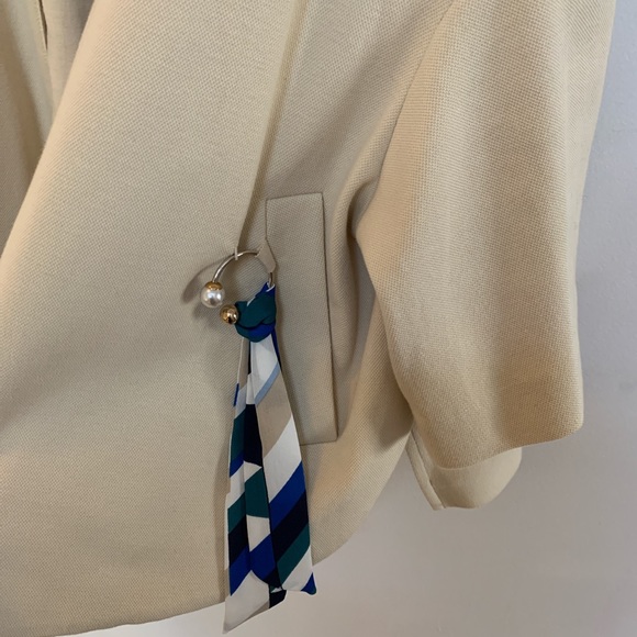 Elegant ivory/beige spring jacket style - Picture 3 of 5